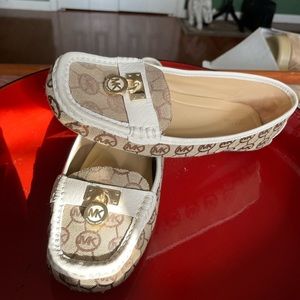 MICHAEL Kors Women's Circa Logo Casual Loafers SZ 8.5 wide TA-IT0031